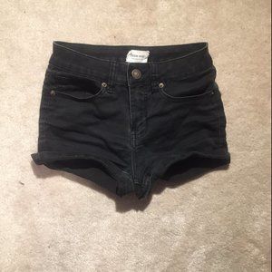 Black jegging shorts